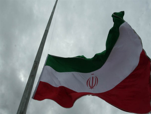 اهتزاز پرچم 144 متری ایران در جهرم+تصاویر