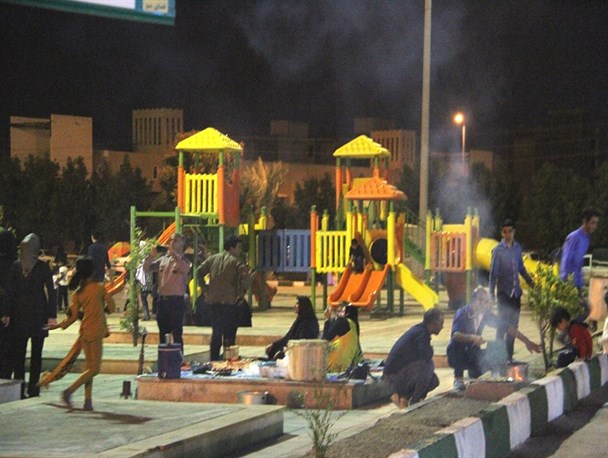 گزارش تصویری/ مهمانان نوروزی در حال تدارک شام