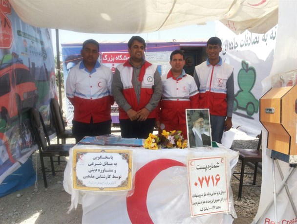 نیروهای امدادی دیر در حال خدمت به مسافرین نوروزی+تصاویر