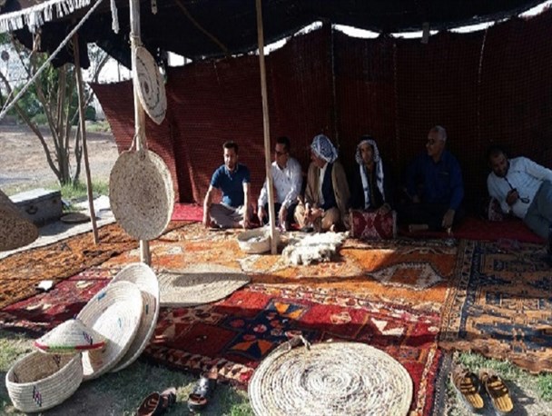 پذیرایی از میهمانان نوروزی در پارک ورودی شهر سوسنگرد + عکس