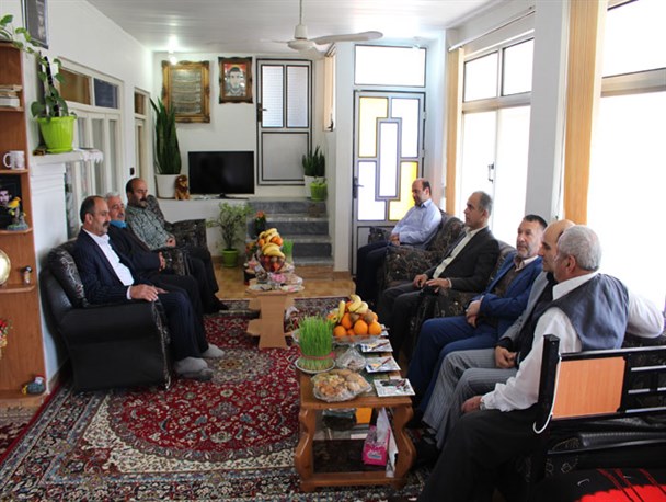 دیدار نوروزی بخشدار خمام با تعدادی از خانواده معظم شهدا