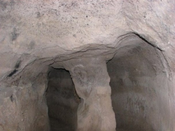 دژ و پناهگاه زیرزمینی گلستان نیر با قدمتی پیش از ظهور اسلام+تصاویر