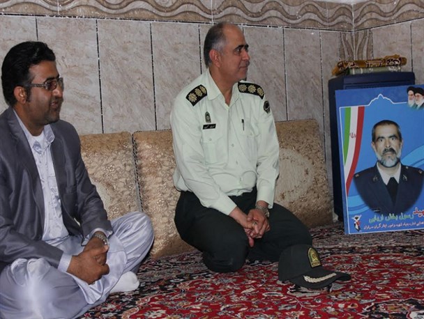 دیدار و دلجویی فرمانده انتظامی شهرستان از خانواده شهدا