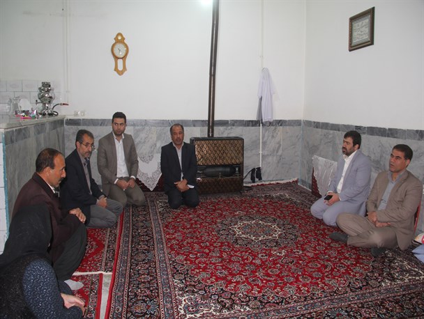 حضور در کنار خانواده معظم شهداء یک توفیق بزرگ برای مسئولین است