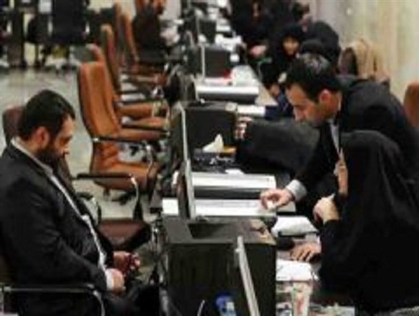 ثبت‌نام داوطلبان پنجمین دوره انتخابات شوراهای اسلامی شهر و روستا در تیران و کرون