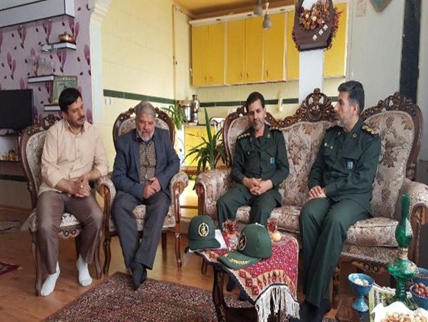 فرمانده سپاه بیجار با خانواده شهدا دیدار کرد+تصاویر
