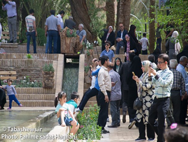 حضور گردشگران و مسافرین نوروزی در موقوفه باغ گلشن طبس+ تصاویر