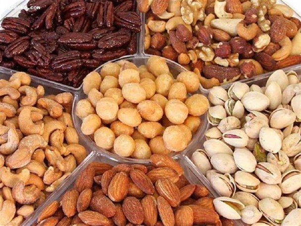 افراد دارای فشارخون بالا، آجیل شور مصرف نکنند/ کالری زیاد آجیل عامل اضافه وزن می‌شود
