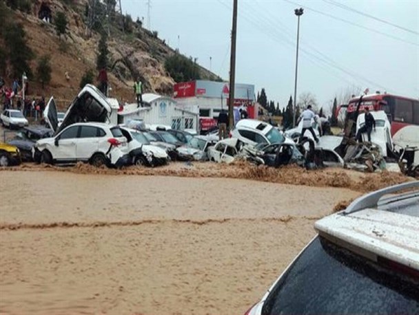 پدر و پسر کرجی قربانی سیلِ هولناک در شیراز شدند