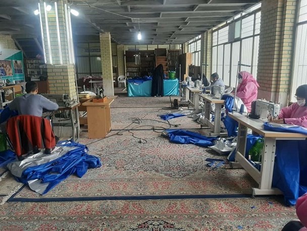 کارگاه تولید اقلام مورد نیاز مراکز درمانی راه‌اندازی شد/ تولید ۳۰۰دست لباس ضدکرونا