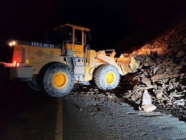 محور تهم به چورزق مسدود شد