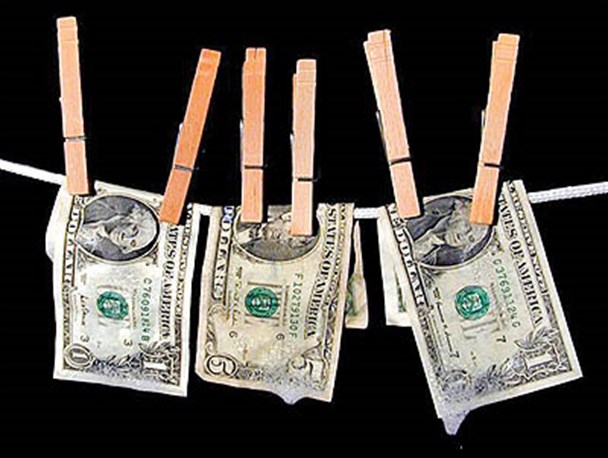 توپ "پول‌های کثیف" در زمین رسانه‌ها افتاد+ تصاویر