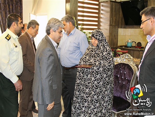 دیدار مسئولین شهرستان شهریار با خانواده شهید شمسی پور