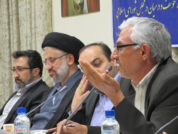 چانه زنی قوی و حمایت از سرمایه گذار می تواند راه توسعه استان را هموار کند
