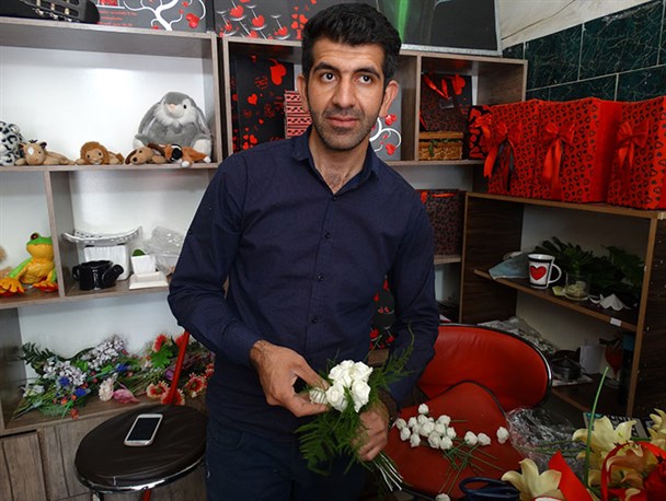نباید دنبال کار بود ، انسان باید کار را خودش بسازد