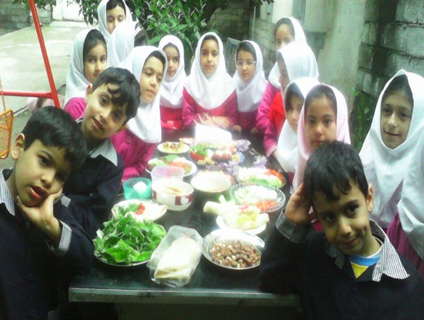 برگزاری سفره سلامت در مدرسه سوگند کلاچای+تصاویر