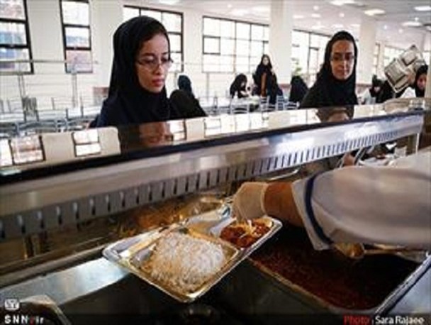 «کیفیت» افسانه‌ای در سلف دانشگاه/ آیا مسئولان دانشگاهی جرات خوردن این غذاها را دارند؟
