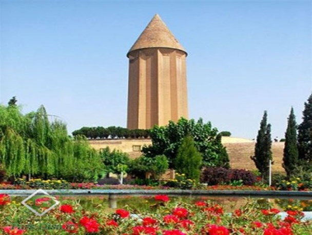 قصیده‌ای زیبا در وصف برج قابوس و تشبیه آن به مداد