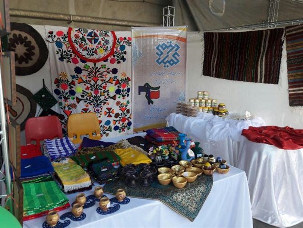 برپایی نمایشگاه کارافرینی در موسسه بهاران
