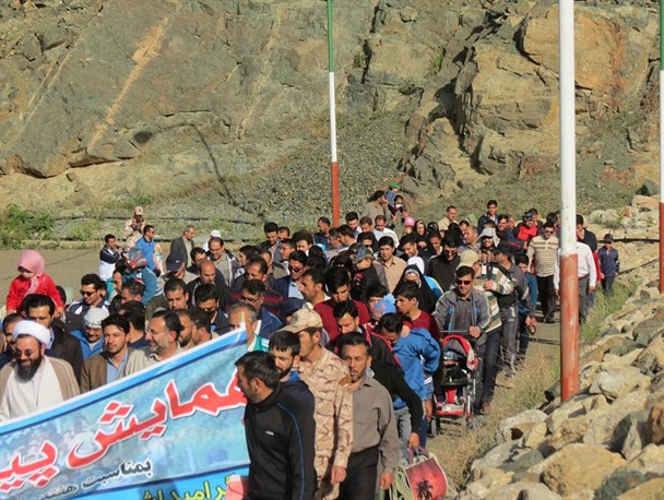 برگزاری همایش پیاده روی خانوادگی کارکنان سپاه کردستان به روایت تصویر
