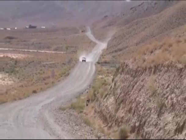 یکسان شدن آسفالت جاده "محمدآبادبیچند" با خاک/ بی‌توجهی به راه‌های روستایی صدای نماینده را درآورد