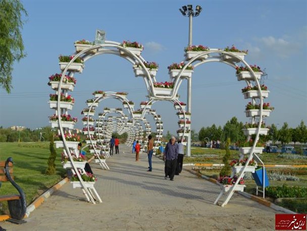 نخستین نمایشگاه و پارک گل در میاندوآب افتتاح شد + تصاویر