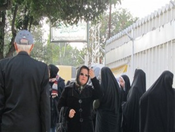 تجمع سریالی شهروندان ساروی مقابل موسسه مالی و اعتباری مهرآریا / بی‌تفاوتی چندین باره مسئولان
