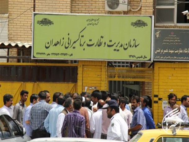 تحصن تاکسیرانان سیستان و بلوچستان/ دولت بار مشکلاتش را روی دوش رانندگان نگذارد