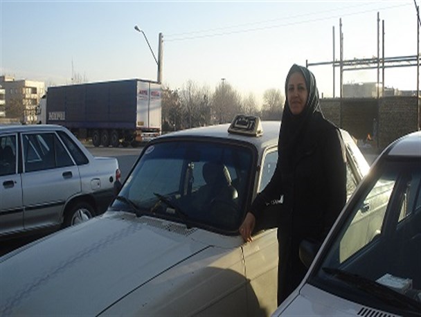 مشکلات زنان تاکسیران/فعالیت 14 آژانس مسافربری بانوان در ارومیه