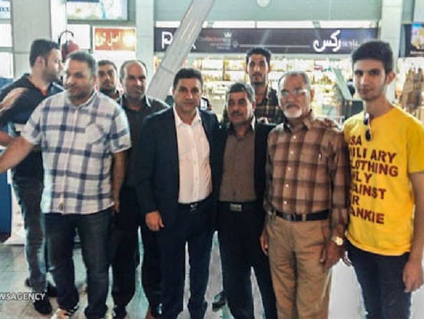 سرمربی تراکتورسازان با بدرقه هواداران تبریز را ترک کرد + عکس