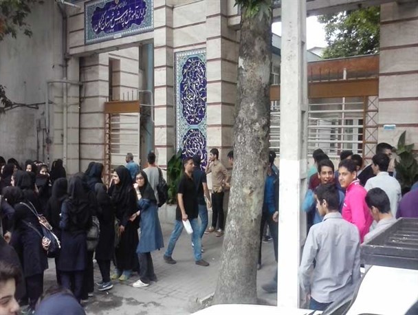 تجمع دانش آموزان به حق یا ناحق/طراح سوالات امتحان نهایی: مفهومی بودن سوال به معنای سخت بودن آن نیست