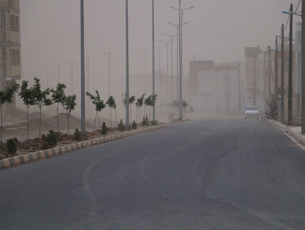 گرد و غبار شهرستان بجستان را فرا گرفت+تصاویر