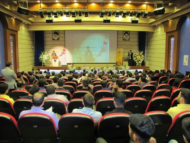 برگزاری همایش تجلیل از خادمین شهدای گمنام در دانشگاه آزاد دولت آباد