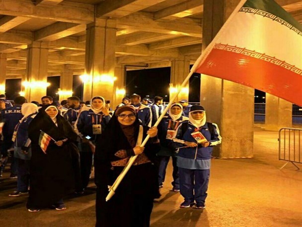 برافراشته شدن پرچم ایران با نماد حجاب و عفت بدست مه لقا جامه بزرگ