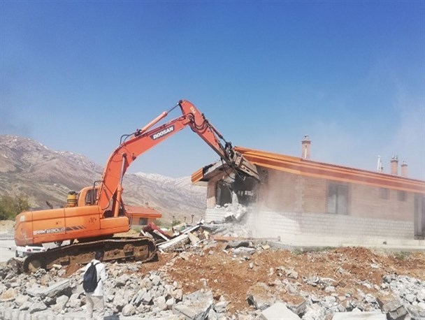 چهارمحال و بختیاری روی خط تخریب ساخت و سازهای غیرمجاز/پاک‌سازی اراضی ملی از دست متصرفان ادامه دارد