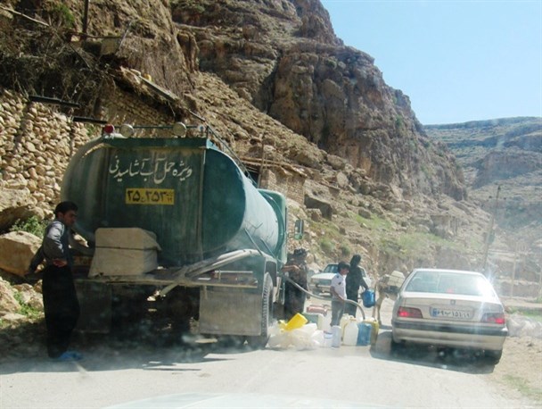 ۱۶ روستای گیلانغرب در انتظار آب شرب هستند+تصاویر