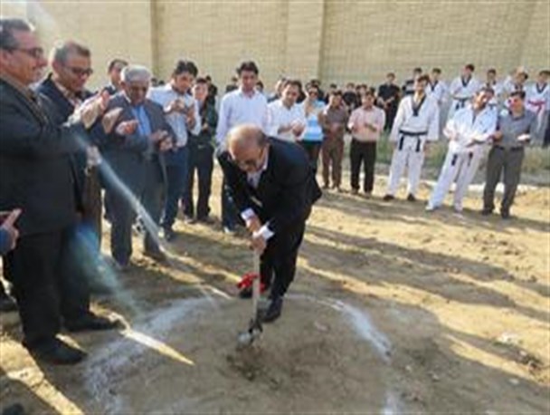 کلنگ احداث اولین سالن ورزشی سقف کوتاه اشنویه به زمین زده شد