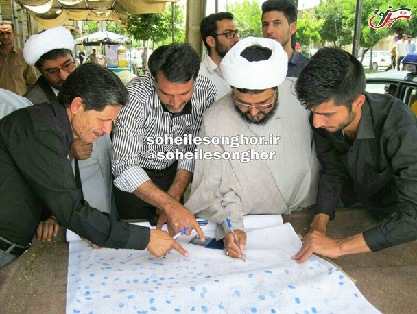 مردم شهرستان سنقر در راستای اعدام قاتل "حنانه غیاثی" طوماری به طول 10 متر امضاء کردند+تصاویر