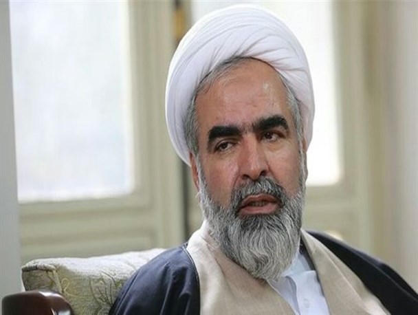روحانی ذاتا فردی انقلابی نبوده است/تیم اقتصادی دولت تنبل و سنگین است