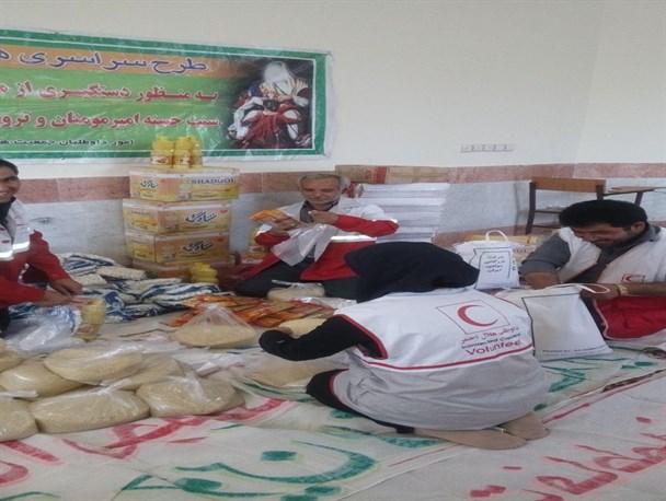 طرح همای رحمت در جوین اجرا شد/ توزیع ۱۲۰ سبد غذایی بین نیازمندان