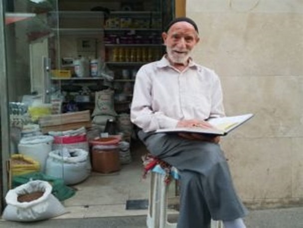 کاسبی که هنوز نسیه دادن را فراموش نکرده است