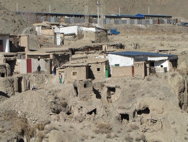 مشکلات جاده روستای قالیباف در جاده خاکی اعتبارات دولتی/ وعده رئیس شورا برای برطرف کردن مشکلات