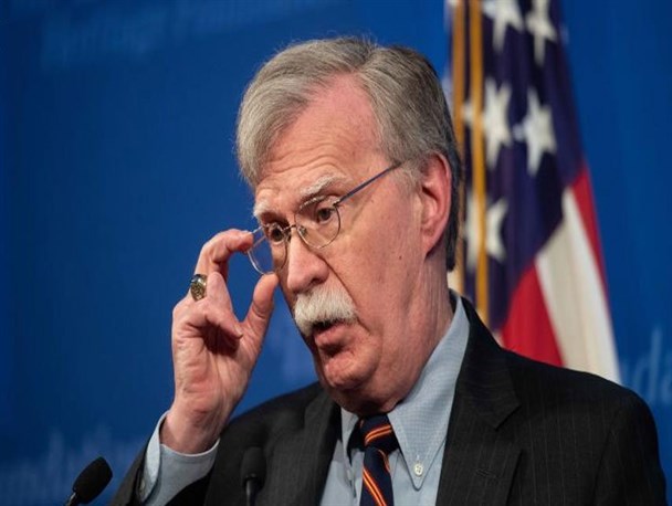 ترامپ: بولتون دیوانه است/یکبار ندیدم لبخند بزند