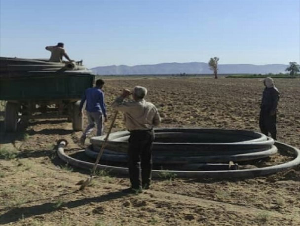 چشم‌های خیره به شیر آب برای دریافت قطره‌ای مایه حیات/ عدم مدیریت کارآمد موجب بروز معضل و چالش شده است