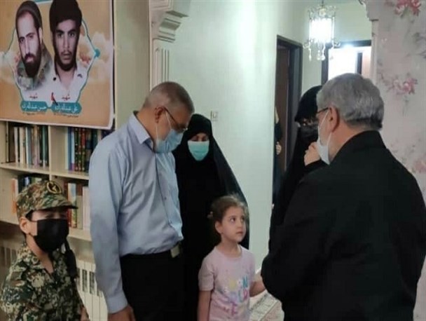 سردار قاآنی با خانواده شهید «حسن عبدالله‌زاده» دیدار کرد