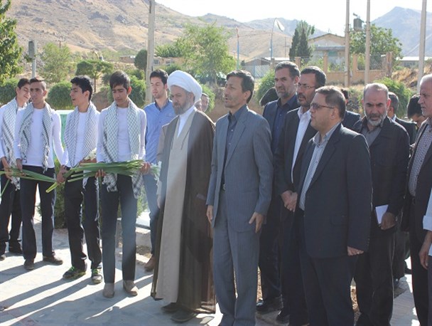 حاشیه نگاری از همایش گرامیداشت روز تویسرکان