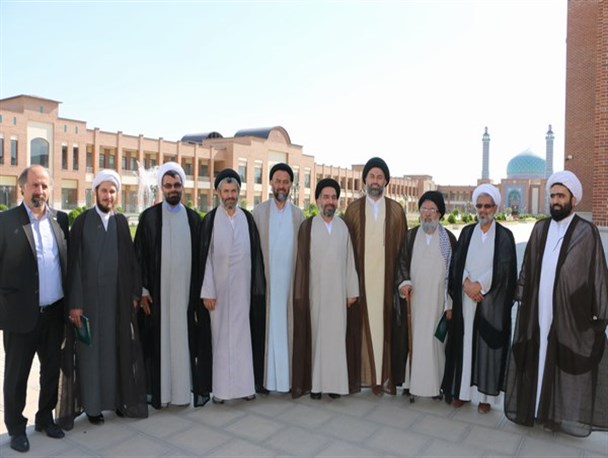 نخستین جلسه هم اندیشی ائمه جمعه غرب استان تهران برگزار شد+عکس