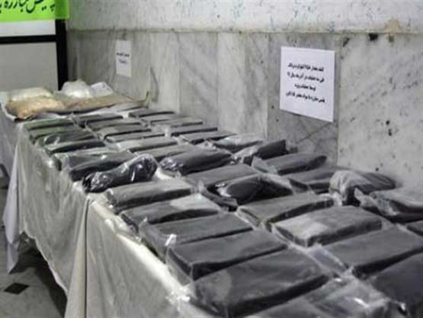 کشف 103 کیلوگرم تریاک از خودروی پژو در محور لار- جهرم
