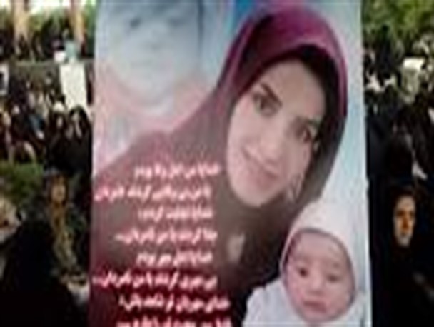 آغاز جلسه رسیدگی به پرونده بانوی میاندورودی از لحظاتی قبل در دادگستری مازندران