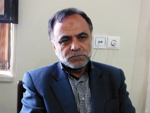 زندگی اشرافی برازنده نظام اسلامی نیست/ مسئولین فعلی دولت در برابر حقوق‌های نجومی نباید مماشات کنند